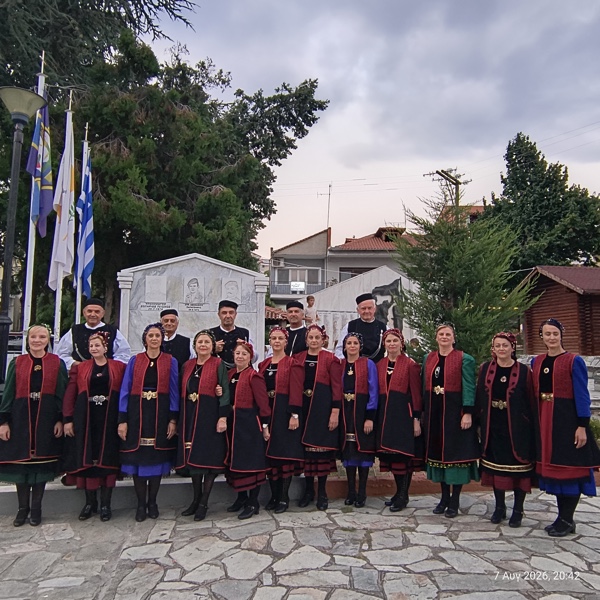 Το χορευτικό των Γρεβενιωτών Κοζάνης στη Δεσκάτη