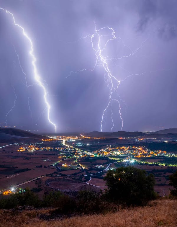 Φωτογραφία ημέρας: Εκεί που χτυπά η καρδιά της καταιγίδας…. Κοζάνη !!!