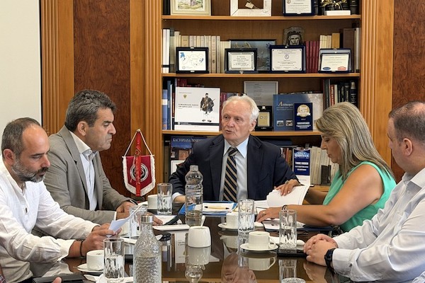 Σύσκεψη του Υφυπουργού Αγροτικής Ανάπτυξης και Τροφίμων κ. Ανδριανού στο γραφείο του Αντιπεριφερειάρχη κ. Σαββόπουλου–Στο επίκεντρο τα ζητήματα του πρωτογενούς τομέα