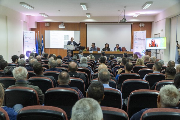 Με κατάμεστη αίθουσα ολοκληρώθηκε η ενημερωτική εκδήλωση στην Καστοριά για το πρόγραμμα αντλιών θερμότητας
