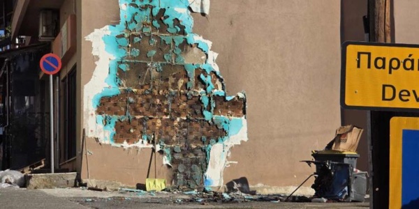 Σιάτιστα: Φωτιά σε κάδο ανακύκλωσης – Κινδύνεψε κατοικία – Σοβαρές ζημιές