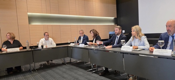 Ο Γιάννης Μητλιάγκας στη σύσκεψη των Επιμελητηρίων της Κεντρικής, Δυτικής Μακεδονίας και ΑΜΘ με τον πρόεδρο του ΠΑΣΟΚ Νίκο Ανδρουλάκη