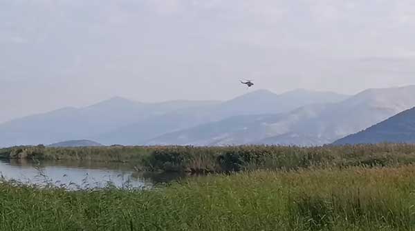 Υπό μερικό έλεγχο έχει τεθεί η φωτιά σε σε δασική έκταση δίπλα στην Κρυσταλλοπηγή