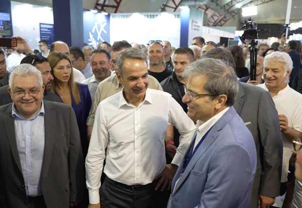 Ο πρωθυπουργός στο περίπτερο του Πανεπιστημίου Δυτικής Μακεδονίας