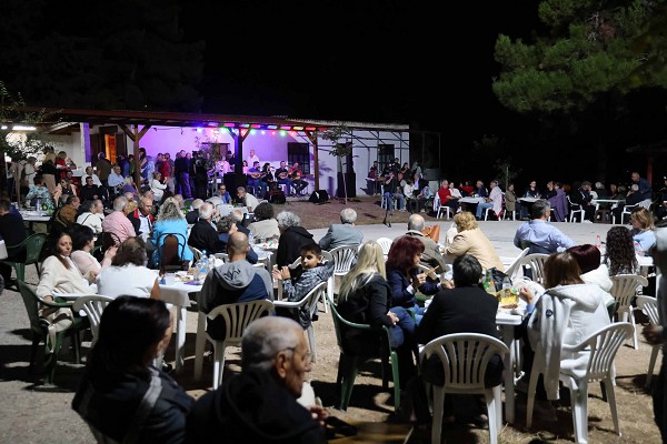 Μια βραδιά αφιερωμένη στο ρεμπέτικο στον Άη Σαράντη