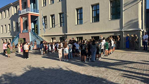 Αγιασμός για τη νέα χρονιά στις σχολικές μονάδες του Βελβεντού