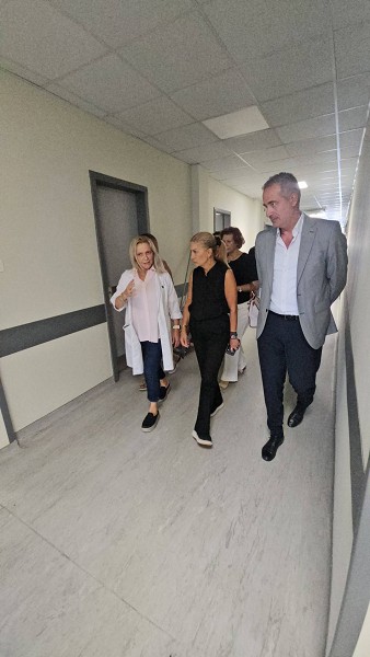 Η Υφυπουργός Μετανάστευσης και Ασύλου Σέβη Βολουδάκη στο Κέντρο Υγείας Σερβίων