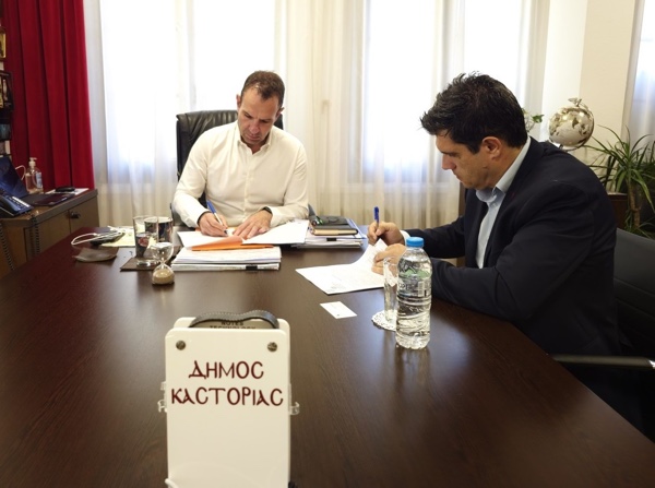 Υπεγράφη από τον Δήμαρχο Καστοριάς Γιάννη Κορεντσίδη η σύμβαση για το έργο ψηφιακού μετασχηματισμού,  ύψους 954.283 ευρώ