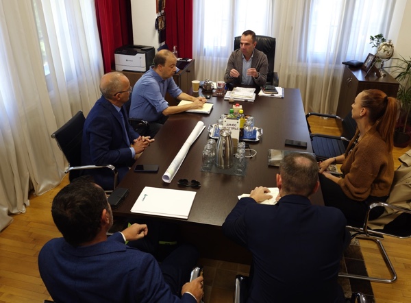 Δήμος Καστοριάς: Με πρωτοβουλία του Δημάρχου η συνάντηση με την εταιρεία «enaon EDA» – Απαίτηση για άμεση και πλήρη αποκατάσταση των ζημιών