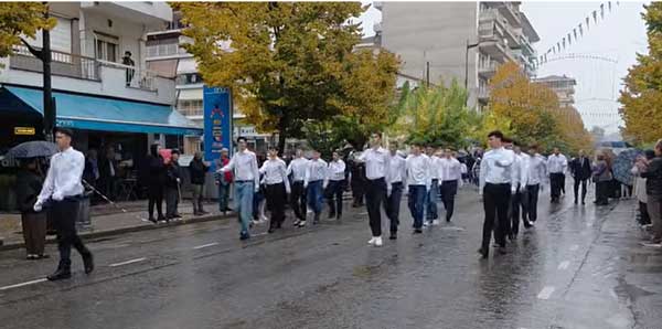Γρεβενά: Παρέλαση χωρίς τους επισήμους