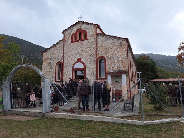 Θεία Λειτουργία στον Ιερό Ναό του Αγίου Δημητρίου Παλιάς Λάβας Σερβίων