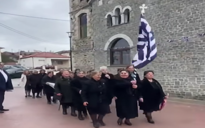 Παρέλασαν οι γιαγιάδες στον εορτασμό της Εθνικής Επετε ίου της 28ης Οκτωβρίου στο Μικρόβαλτο