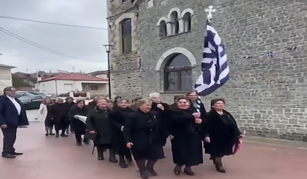 Παρέλασαν οι γιαγιάδες στον εορτασμό της Εθνικής Επετε ίου της 28ης Οκτωβρίου στο Μικρόβαλτο