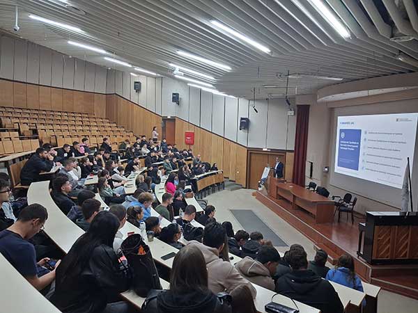 Θερμή υποδοχή στους πρωτοετείς φοιτητές του Τμήματος  Διοικητικής Επιστήμης και Τεχνολογίας