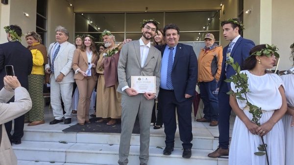 Ο Γιώργος Παπαγιάννης από την Κοζάνη στην τελετή απόδοσης του Ιπποκρατικού Όρκου στην Κω
