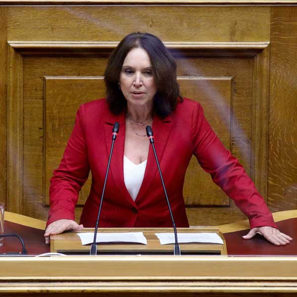 Καλλιόπη Βέττα: «Δίχως τέλος η εργασιακή εκμετάλλευση στον τουρισμό-επισιτισμό. Εργασία χωρίς όρια και εισόδημα με ημερομηνία λήξης για τους εποχικά εργαζόμενους»